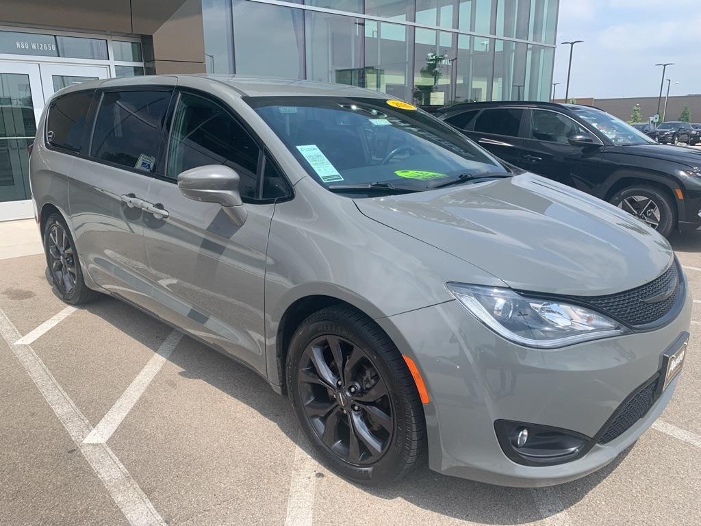 used 2020 Chrysler Pacifica car, priced at $17,995