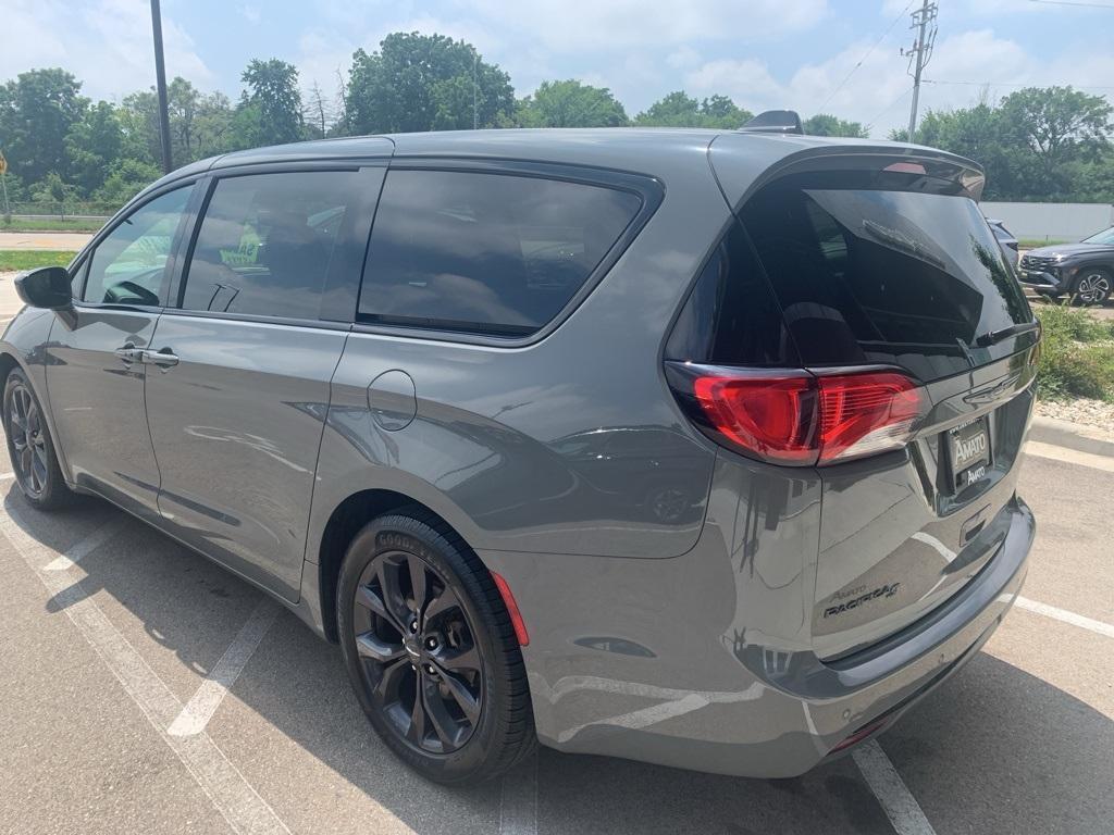 used 2020 Chrysler Pacifica car, priced at $17,995