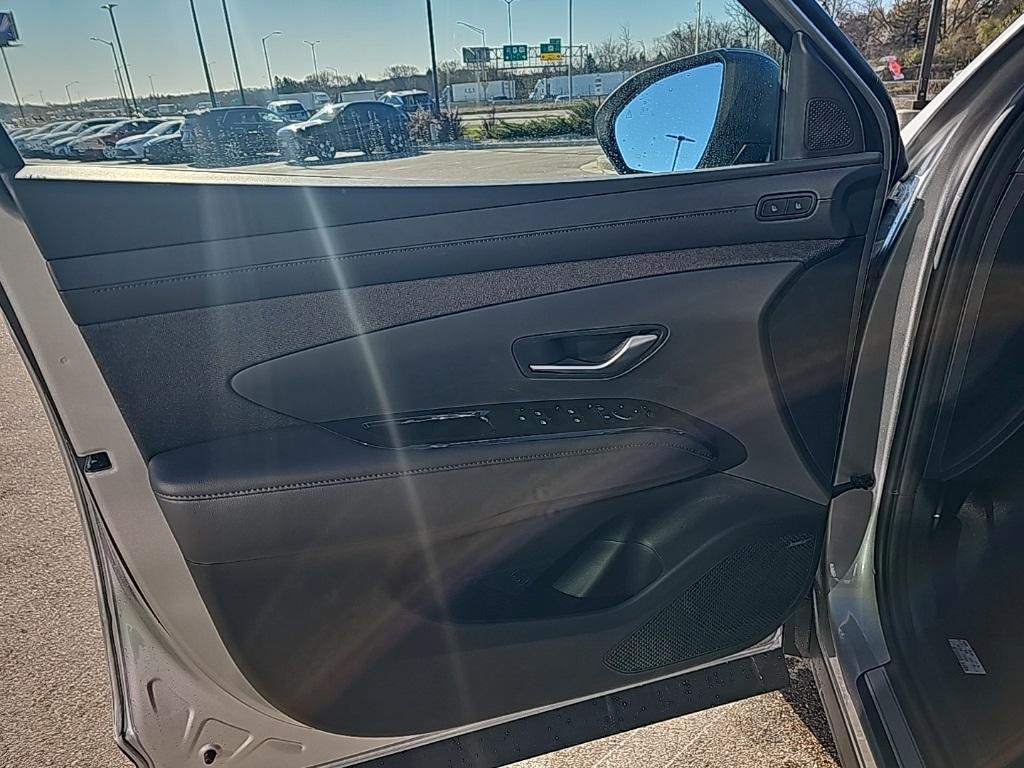 new 2026 Hyundai TUCSON Hybrid car, priced at $40,649