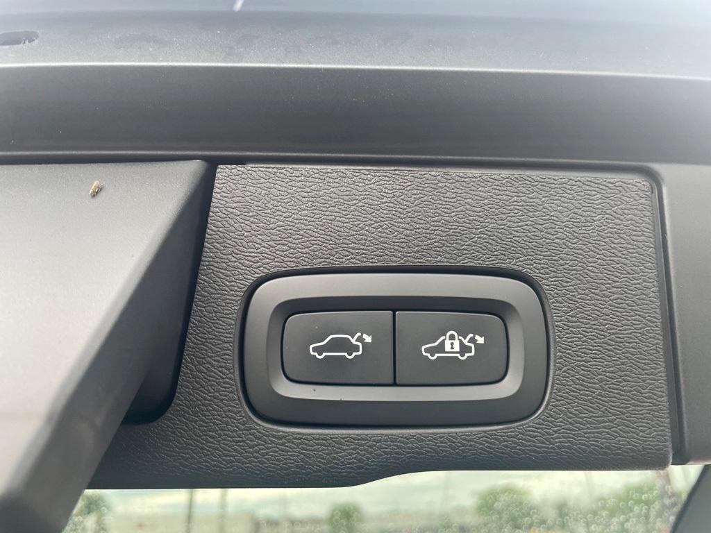 used 2022 Volvo XC60 car, priced at $30,288