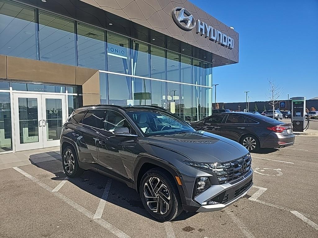 new 2026 Hyundai TUCSON Hybrid car, priced at $40,649