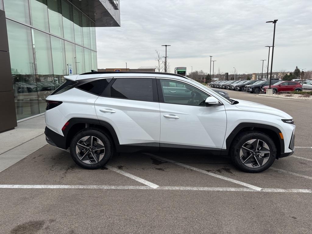 new 2025 Hyundai TUCSON Hybrid car, priced at $38,905