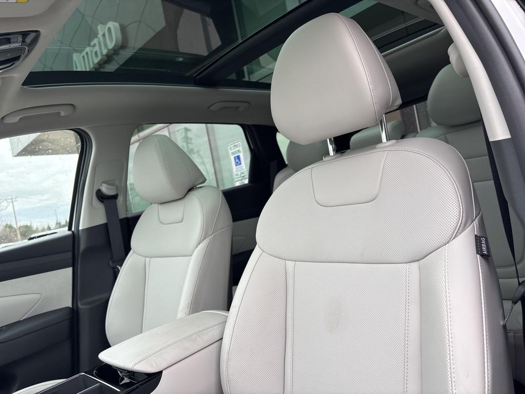 new 2025 Hyundai TUCSON Hybrid car, priced at $38,905