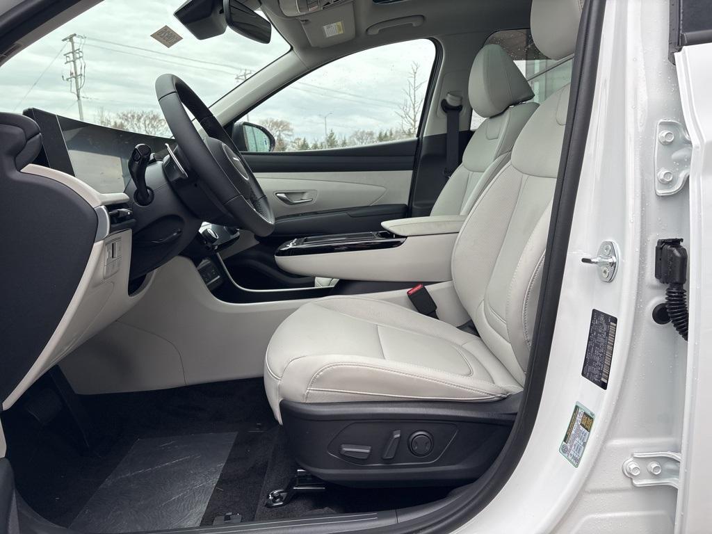 new 2025 Hyundai TUCSON Hybrid car, priced at $38,905