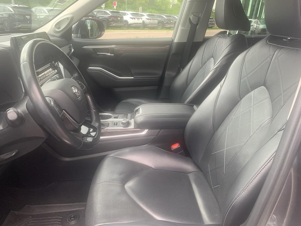 used 2021 Toyota Highlander car, priced at $40,993