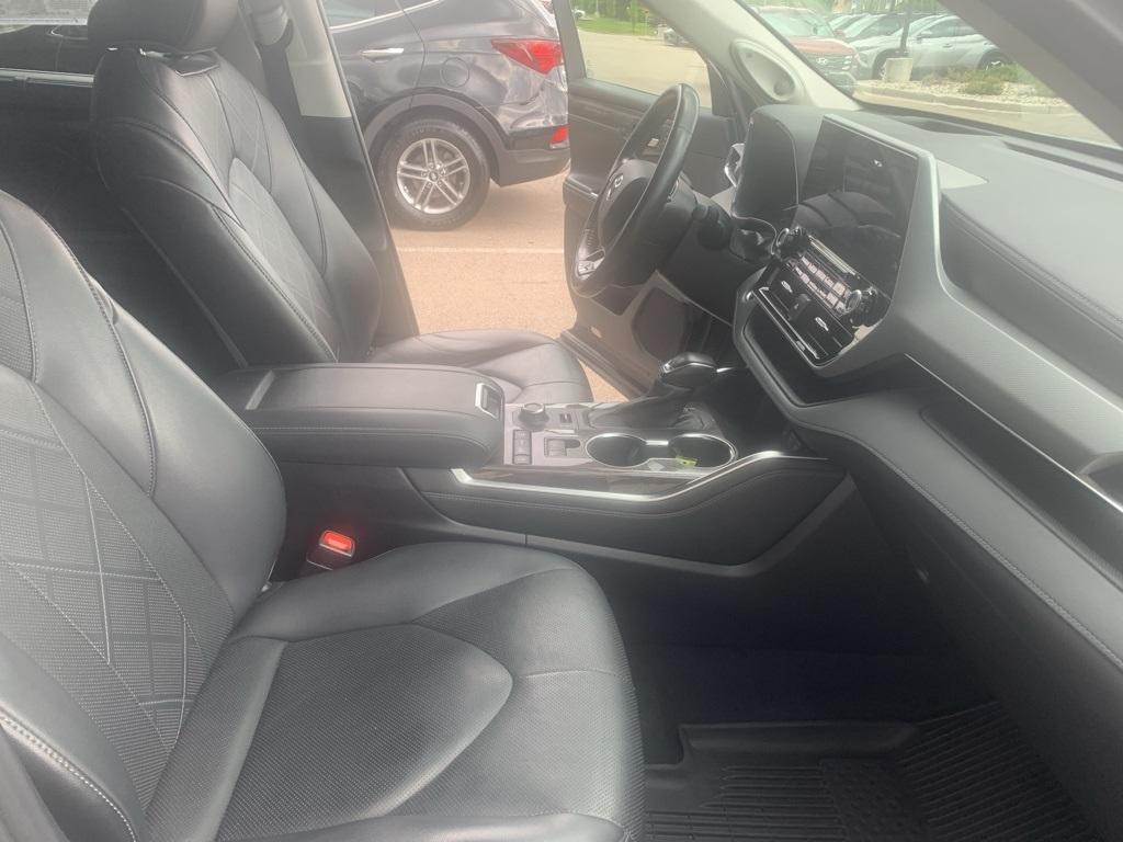 used 2021 Toyota Highlander car, priced at $40,993