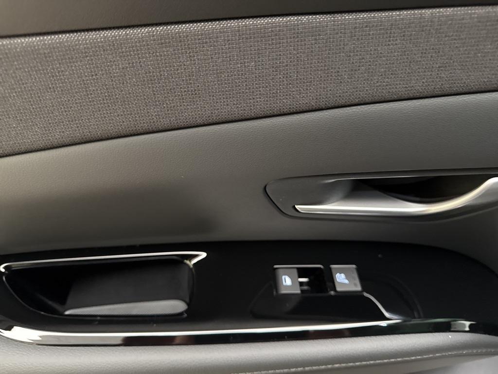 new 2025 Hyundai TUCSON Hybrid car, priced at $42,586