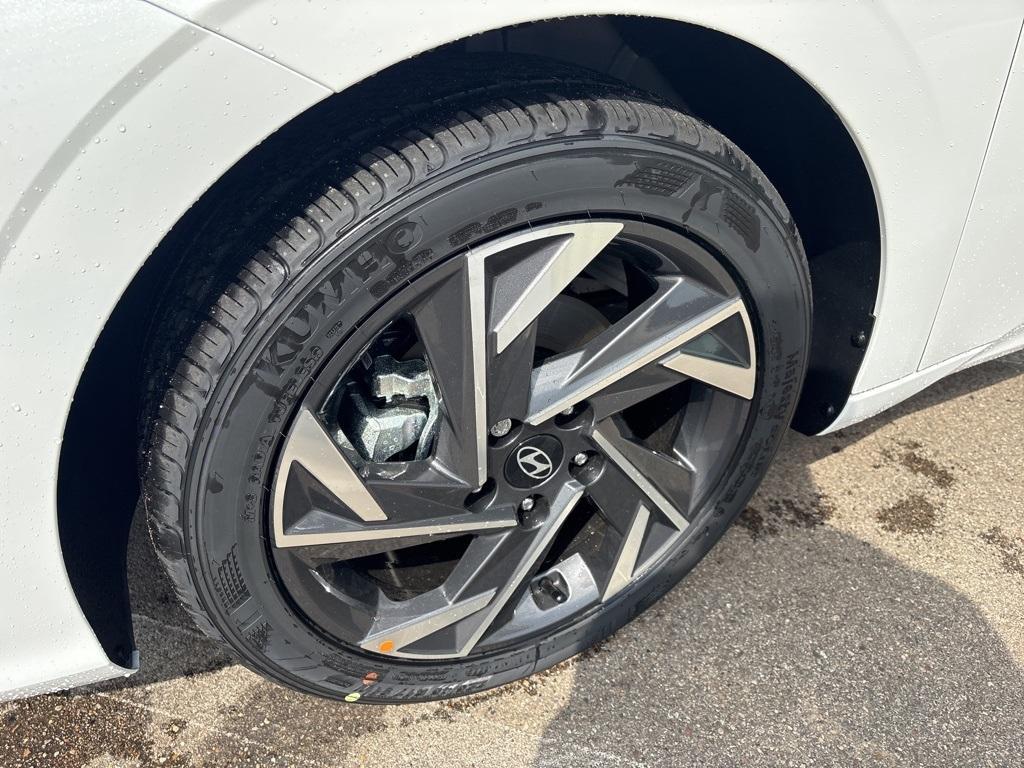 new 2025 Hyundai Elantra car, priced at $25,535