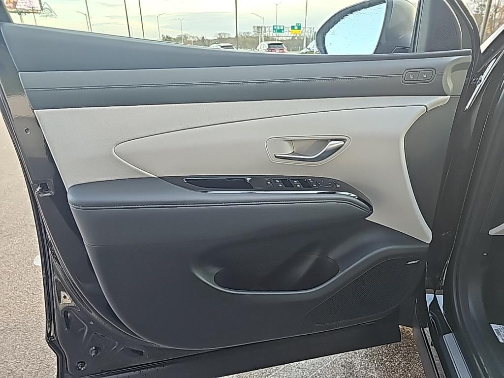 new 2026 Hyundai TUCSON Hybrid car, priced at $40,664