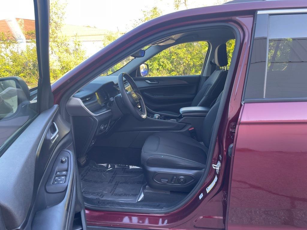 used 2023 Jeep Grand Cherokee car, priced at $24,473