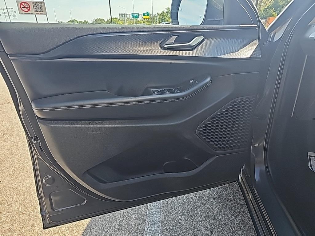 used 2023 Jeep Grand Cherokee car, priced at $24,988