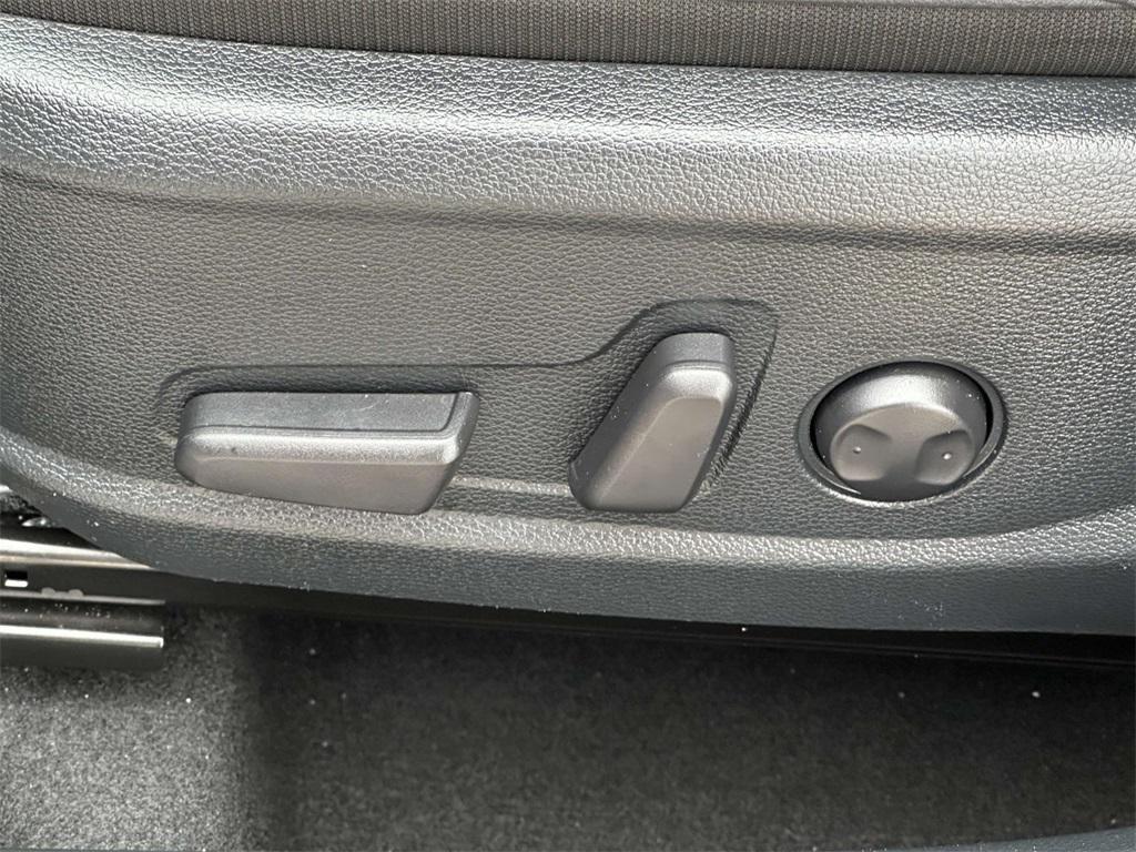 used 2025 Kia Seltos car, priced at $22,995