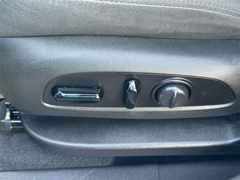 used 2021 Chevrolet Equinox car, priced at $14,995
