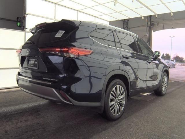 used 2021 Toyota Highlander car, priced at $39,319