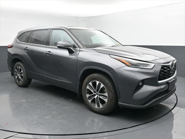 used 2021 Toyota Highlander car, priced at $37,652