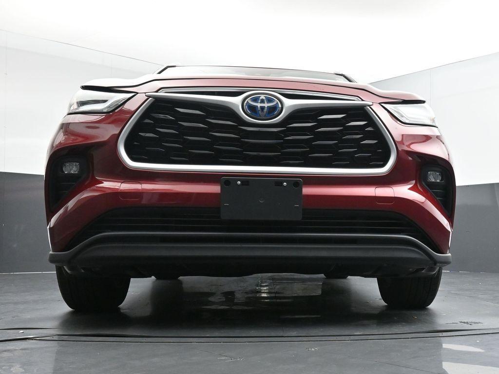used 2021 Toyota Highlander Hybrid car, priced at $36,116