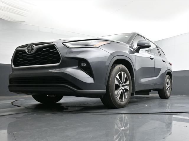 used 2021 Toyota Highlander car, priced at $38,534