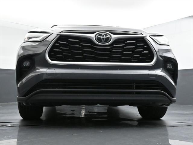 used 2021 Toyota Highlander car, priced at $38,534