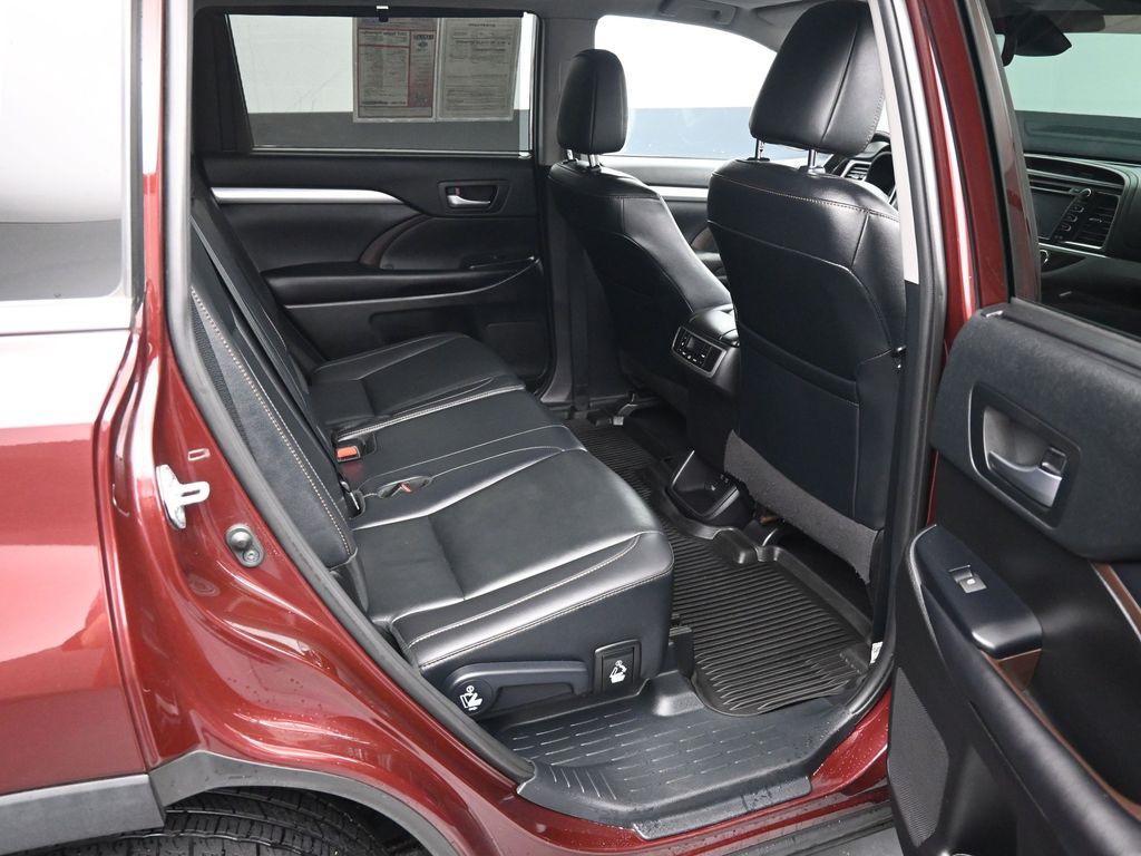 used 2019 Toyota Highlander car, priced at $25,811