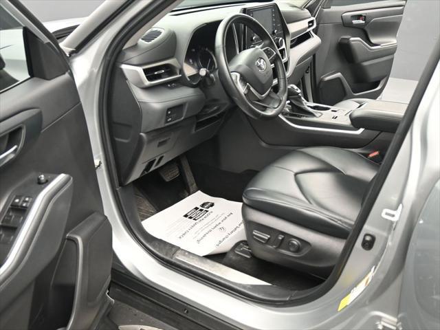 used 2022 Toyota Highlander car, priced at $32,026