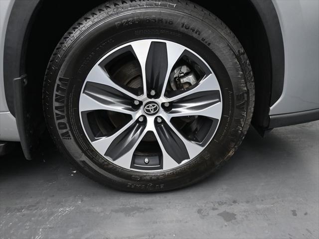 used 2022 Toyota Highlander car, priced at $32,026