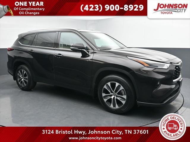 used 2021 Toyota Highlander car, priced at $29,200