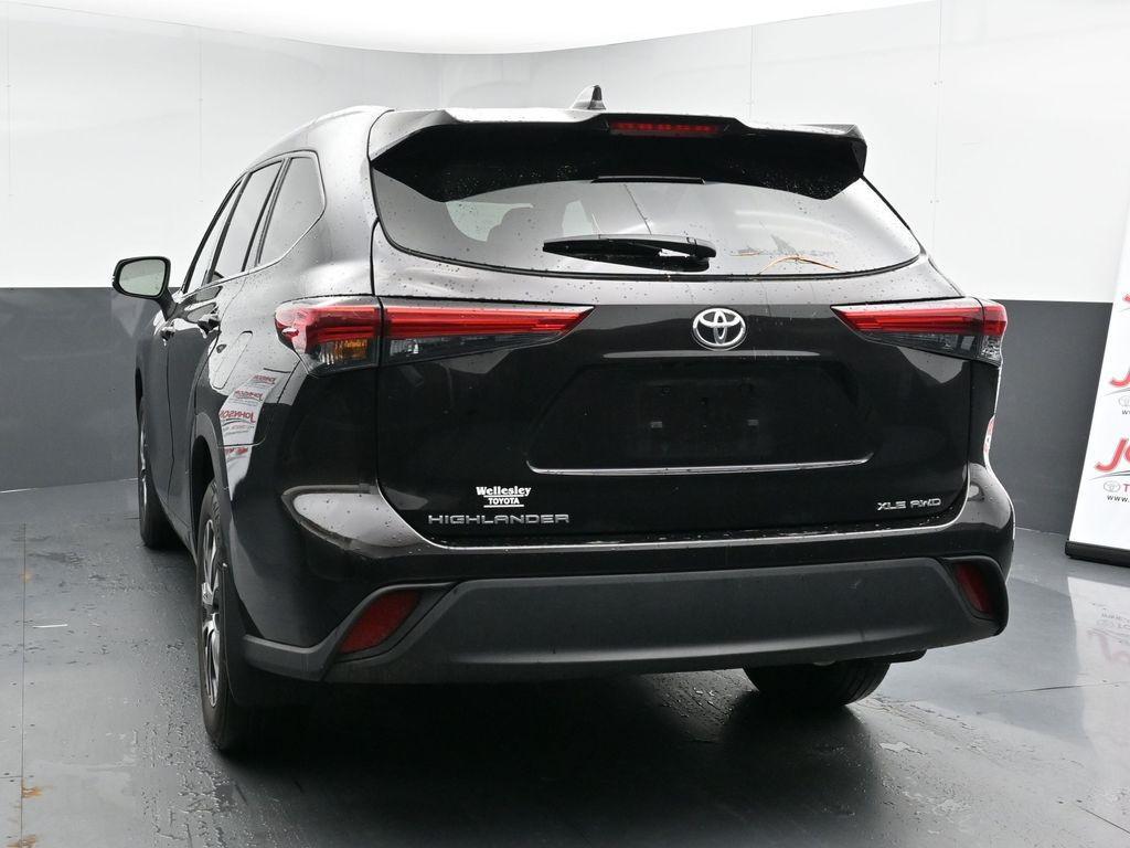 used 2022 Toyota Highlander car, priced at $36,427