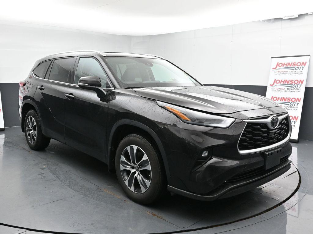 used 2022 Toyota Highlander car, priced at $36,427