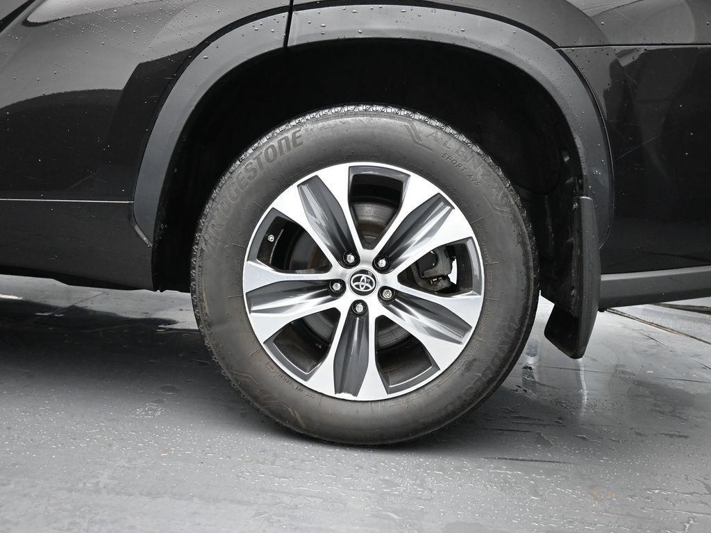 used 2022 Toyota Highlander car, priced at $36,427