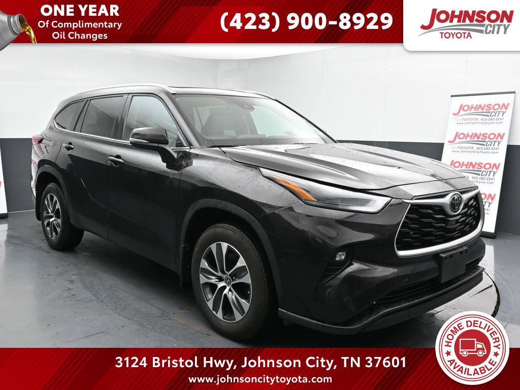 used 2022 Toyota Highlander car, priced at $36,427