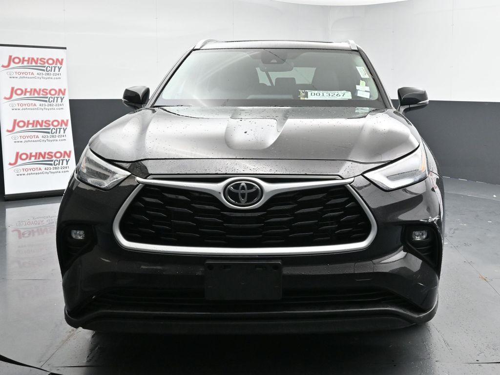 used 2022 Toyota Highlander car, priced at $36,427