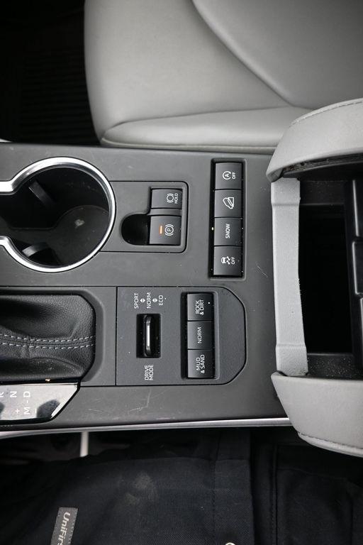 used 2022 Toyota Highlander car, priced at $36,427