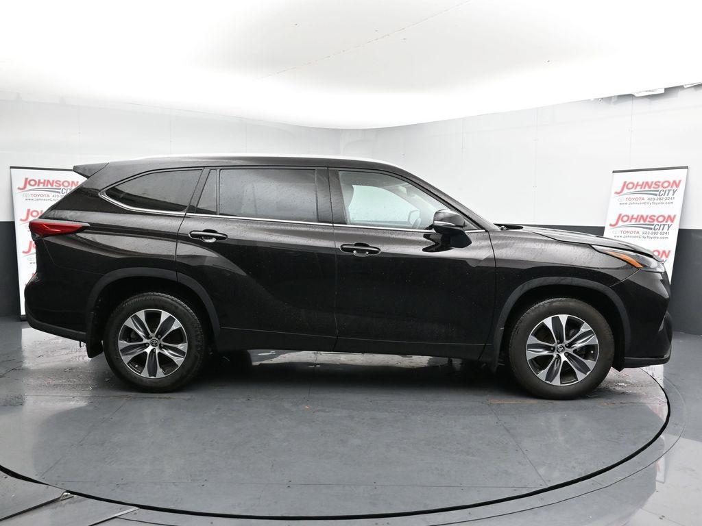 used 2022 Toyota Highlander car, priced at $36,427