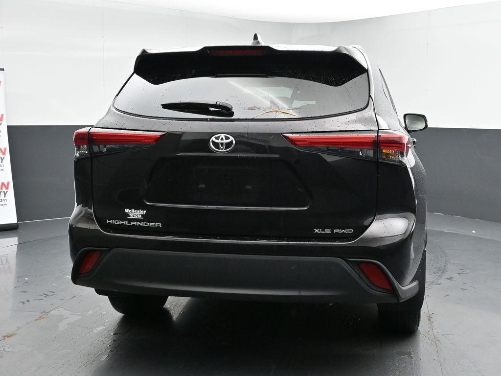 used 2022 Toyota Highlander car, priced at $36,427