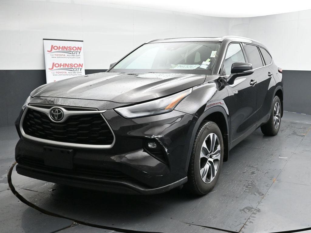 used 2022 Toyota Highlander car, priced at $36,427