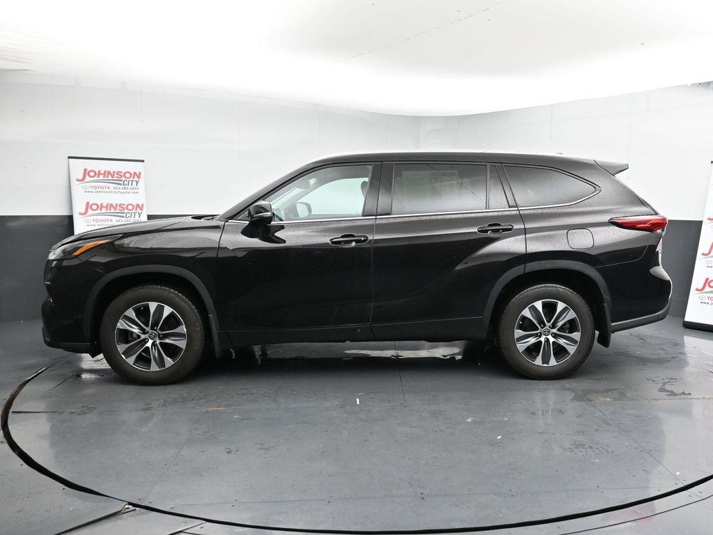 used 2022 Toyota Highlander car, priced at $36,427