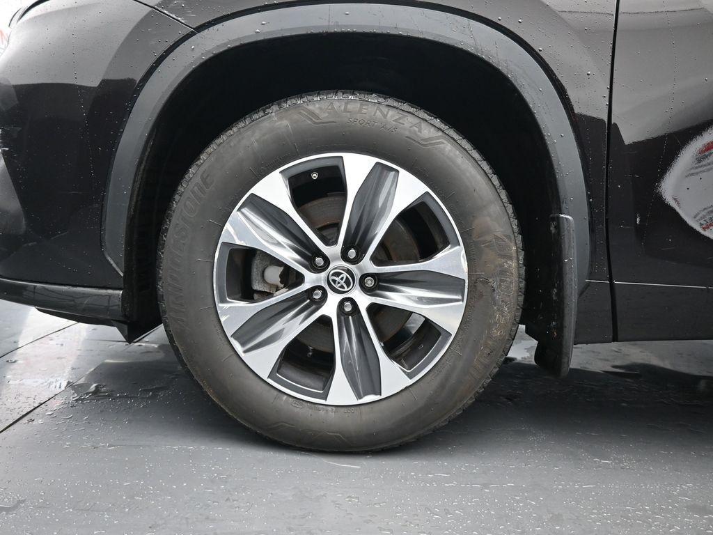 used 2022 Toyota Highlander car, priced at $36,427