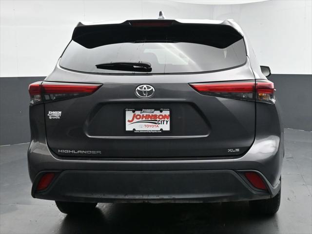 used 2022 Toyota Highlander car, priced at $28,035