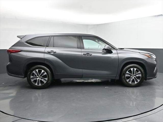 used 2022 Toyota Highlander car, priced at $28,035