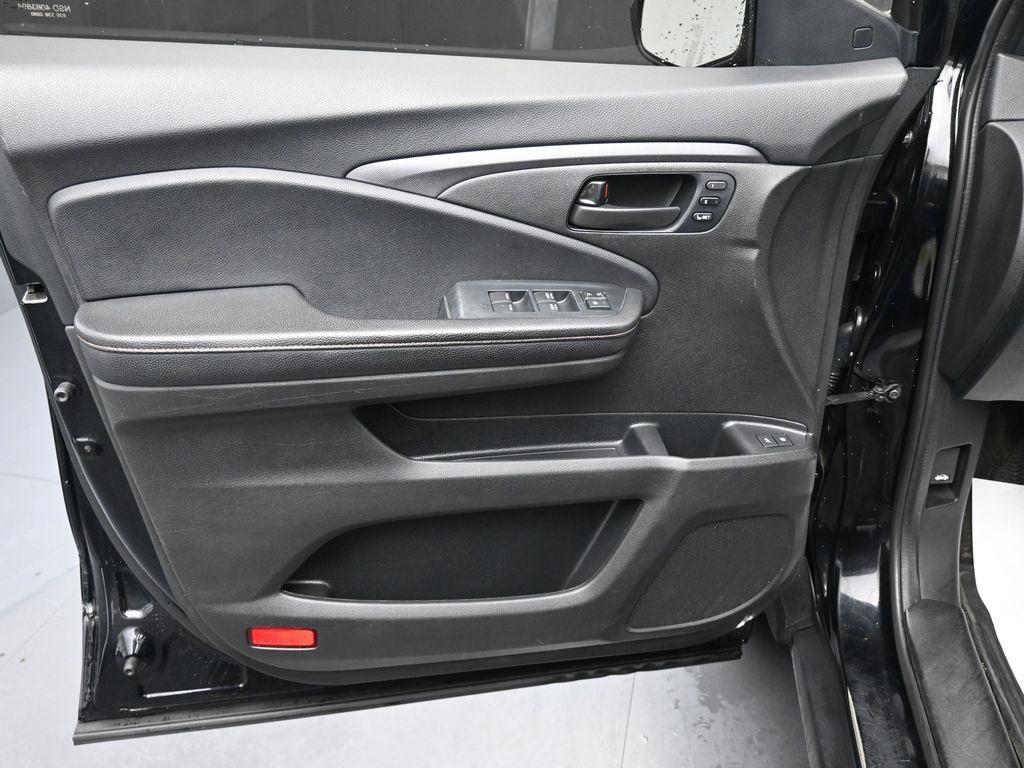 used 2022 Honda Passport car, priced at $26,556