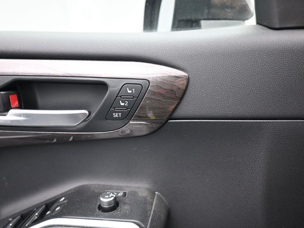 used 2023 Toyota Highlander Hybrid car, priced at $45,346