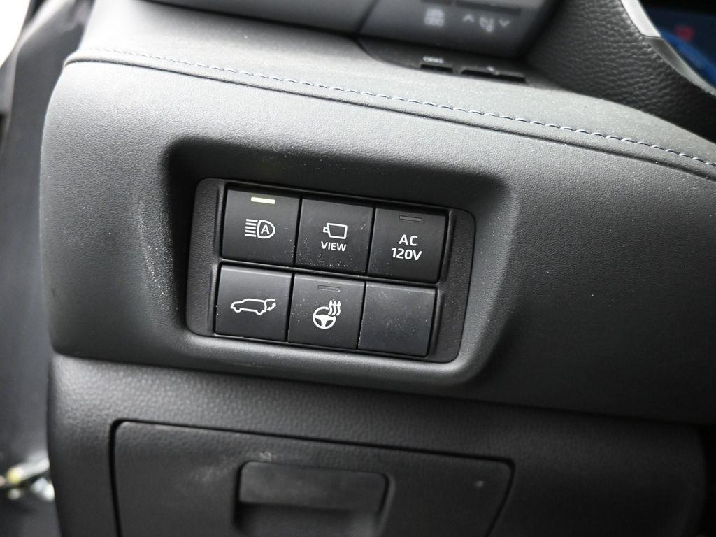 used 2023 Toyota Highlander Hybrid car, priced at $45,346