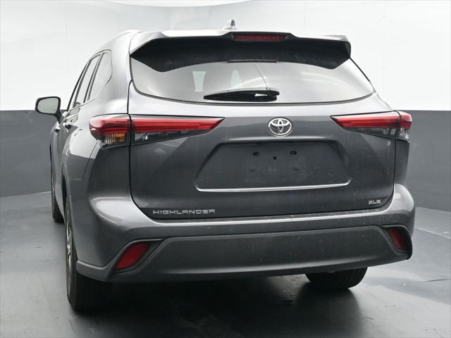 used 2022 Toyota Highlander car, priced at $35,153