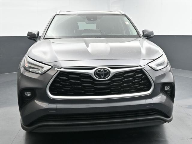 used 2022 Toyota Highlander car, priced at $35,153