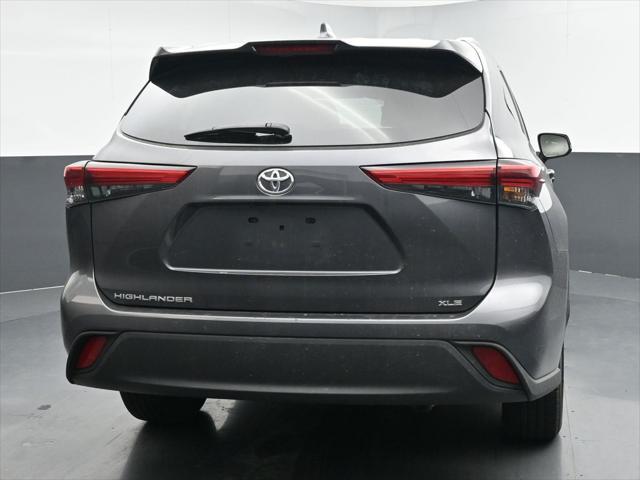 used 2022 Toyota Highlander car, priced at $35,153