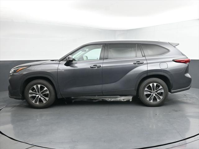 used 2022 Toyota Highlander car, priced at $35,153