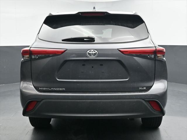 used 2022 Toyota Highlander car, priced at $35,153