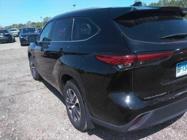 used 2022 Toyota Highlander car, priced at $36,256