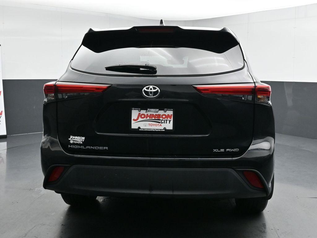 used 2022 Toyota Highlander car, priced at $35,192