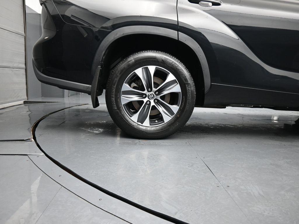 used 2022 Toyota Highlander car, priced at $35,192